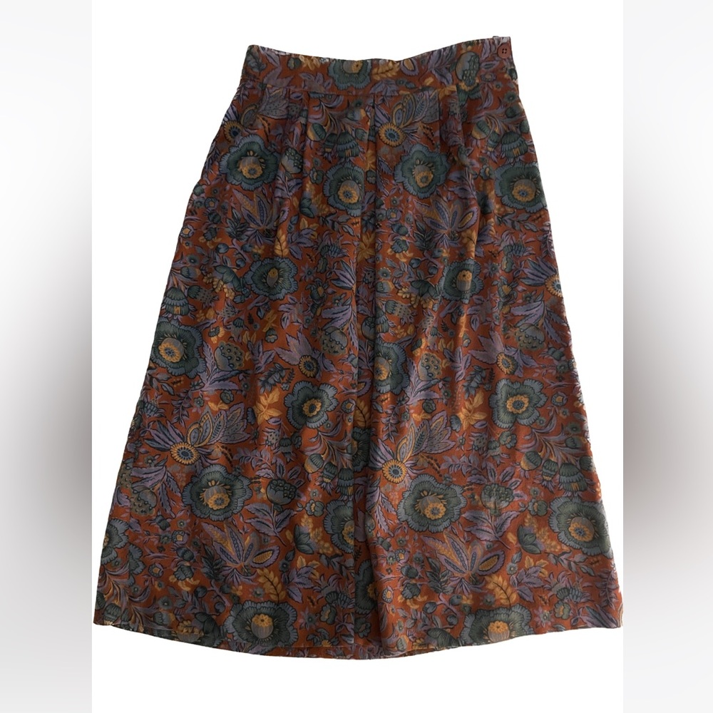Small knee length slowly floral skirt